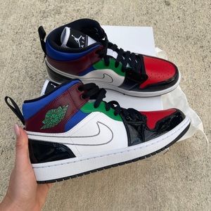 NEW Women’s Air Jordan 1 Mid SE Size 10.5